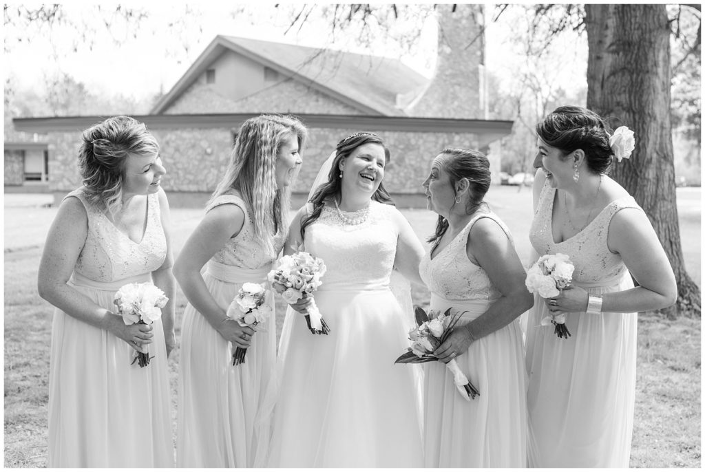 bridesmaids, intimate Coronavirus wedding, Samantha Ludlow Photographyintimate Coronavirus wedding, Samantha Ludlow Photography