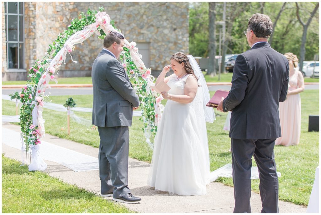 reading vows, intimate Coronavirus wedding, Samantha Ludlow Photography